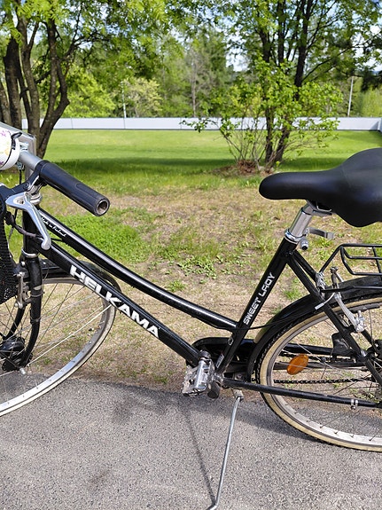 Helkama naisten kaupunkipyörä musta