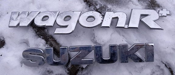 SUZUKI WAGON R+ Viistoperä, takaluukun merkit