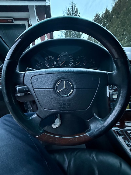 Mercedes-Benz ohjauspyörä