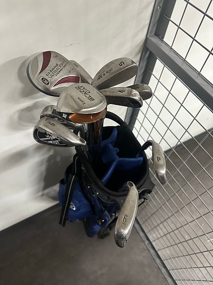 Golfmailasetti ja bägi