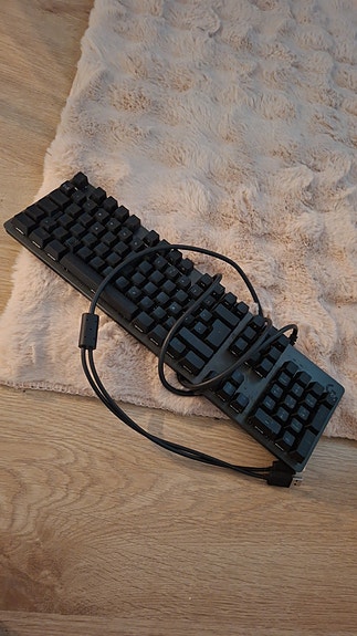 Logitech näppäimistö