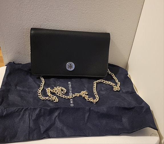 Tommy Hilfiger laukku