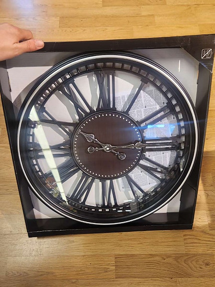 Uusi suuri seinäkello ø 49,5 cm (roomalaiset numerot, paketissa)