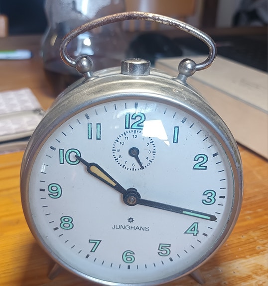 Junghans herätyskello metallinen
