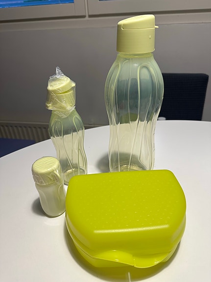 Tupperware juomapullot ja Piccolo - eväsrasia