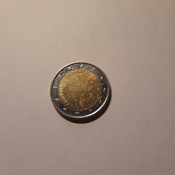 Erikois 2€ vuodelta 2023 HYVINVOINTI