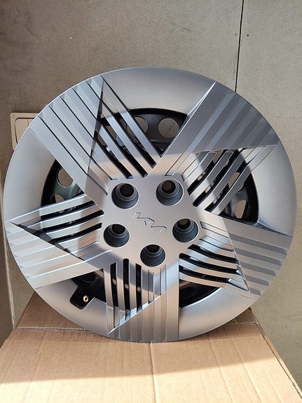 Kia K 4 16" uudet alkuperäiset teräsvanteet +pölykapselit.