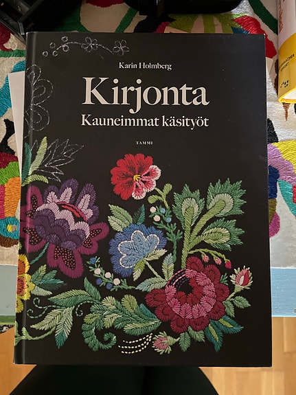 Karin Holmberg Kirjonta – Kauneimmat käsityöt kirja