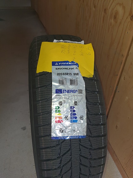 205/65R15 99R Triangle SnowLink PL01 XL kitka renkaat(uudet)