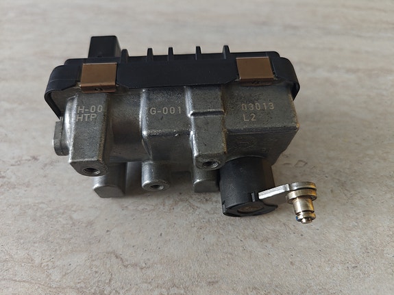Turbo actuator ahtopaineen säädin turbon servo Mercedes-Benz