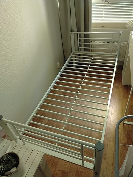 Myydään lasten sängyt