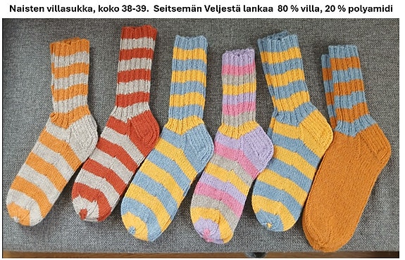 Naisten villasukkia, koko 38-39. Lankana käytetty 7 Veljestä.