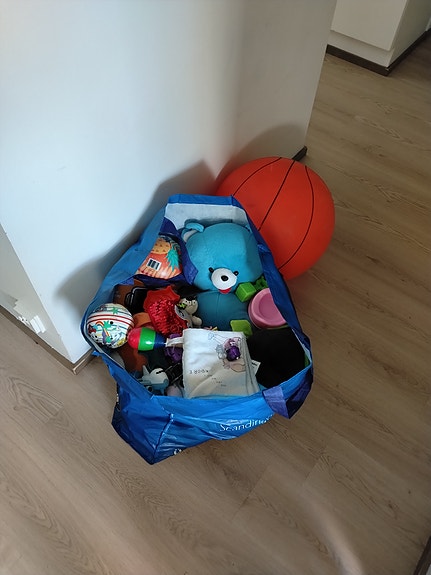iso kassillinen eri leluja vauvan leluja myös