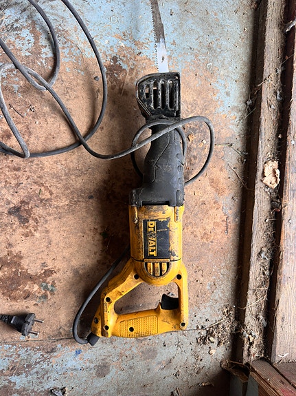 Dewalt puukkosaha