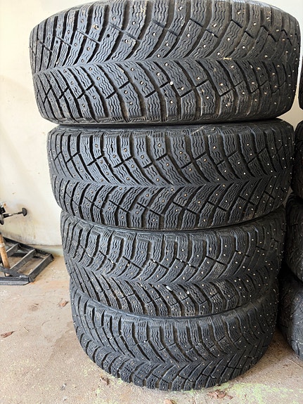 Nastarenkaat Michelin, peltivanteet ja kapselit VW