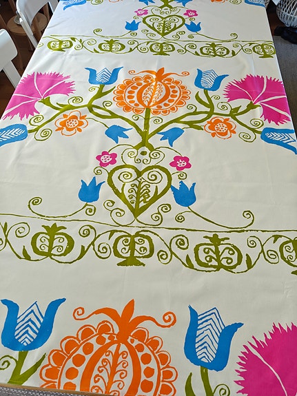 Marimekko Iso Granaattiomena- pöytäliina