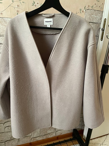 beige jakku koko L