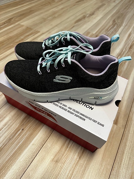 Skechers lenkkarit koko 39
