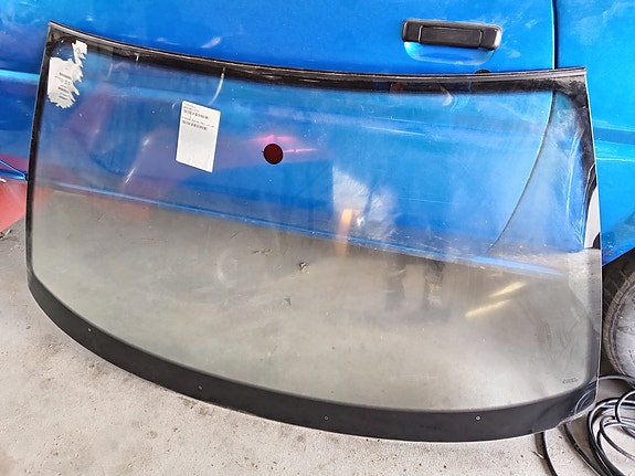 UUSI TUULILASI VW GOLF,VENTO 91-99