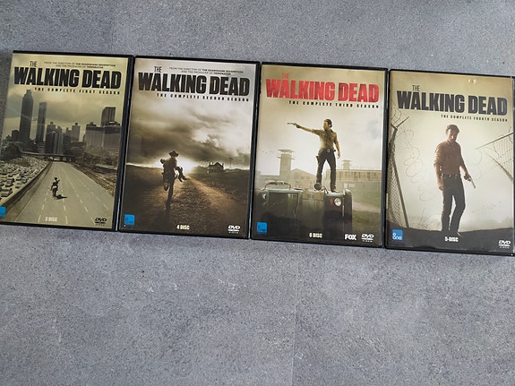 The Walking Dead kaudet 1–4 DVD-boksit