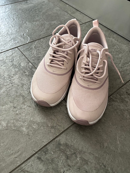 38.5 Nike Air Max Thea