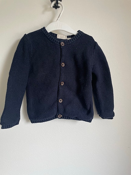 Tummansininen neuletakki vuorella, 86/92