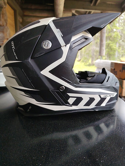 Uusi MT-Helmets crossikypärä, S-koko