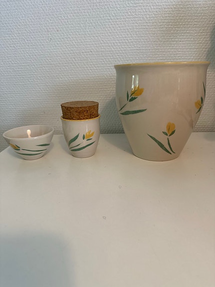 Pentik Neilikka vaasi, pikkupurkki, kulho ja munakuppi