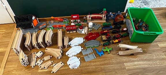 BRIO puinen junarata ja veturit, iso setti