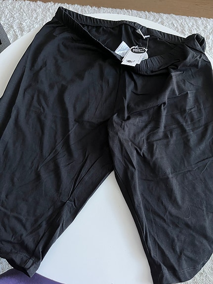 Pola shortsit XL musta