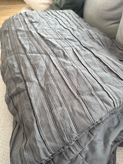 IKEA harmaa päiväpeitto / torkkupeitto