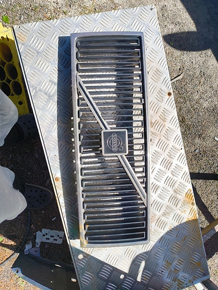 Volvo facelift 740 etusäleikkö / maski vaihdot 940 keulaan meneviin