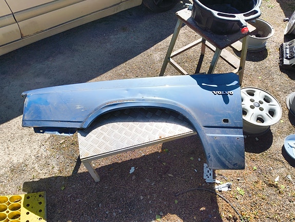 Volvo 740 tiilikeula etulokasuoja sininen
