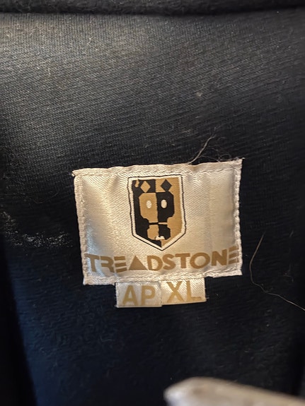 Treadstone turvaliivi AP koko XL musta