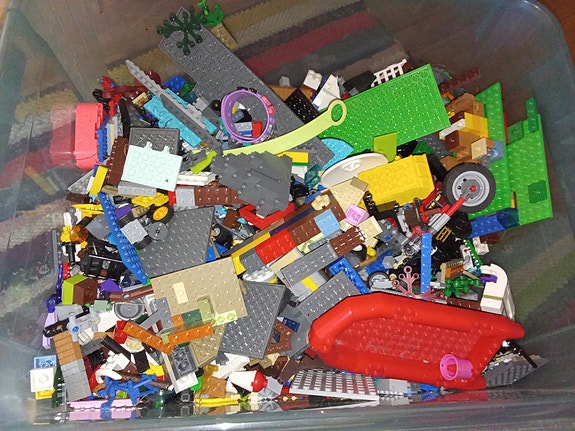 Laatikollinen legoja