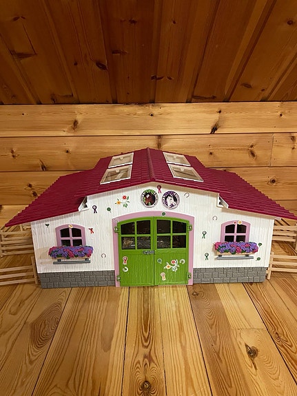 Schleich hevostalli