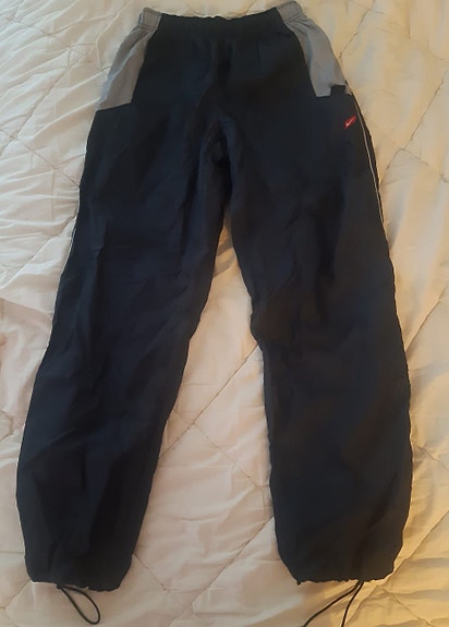 Nike naisten tuulihousut (Koko S)