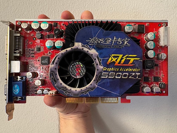 NVidia GeForce FX 5900 ZT (AGP-näytönohjain)