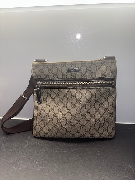 Gucci olkalaukku