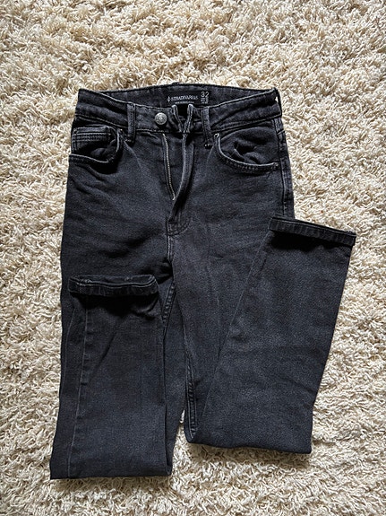 Stradivarius mustat suorat farkut 32