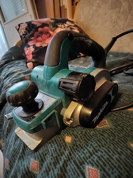 Makita Sähköhöylä todella vähän käytetty.