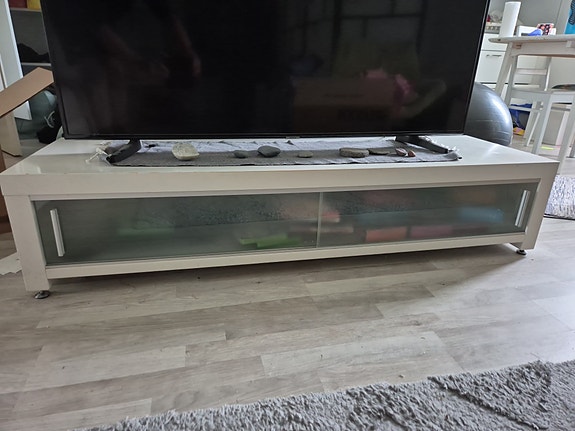 TV-taso valkoinen