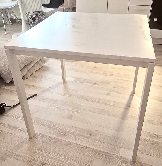 Pieni ruokapöytä / IKEA VIHALS