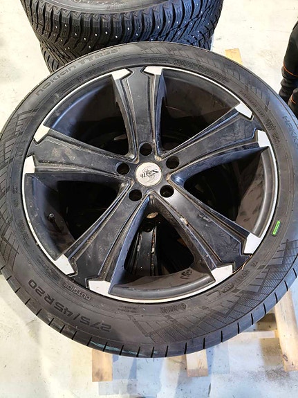 Crafterissa olleet 20” Stilauto 9Jx20 ET60 + 275/45/R20