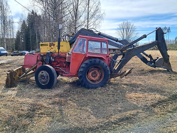 Traktorikaivuri Nuffield