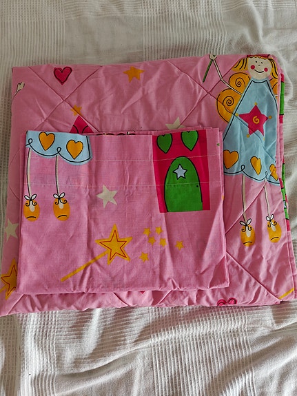 Prinssessa lasten sängyn päiväpeitto ja verhokappa