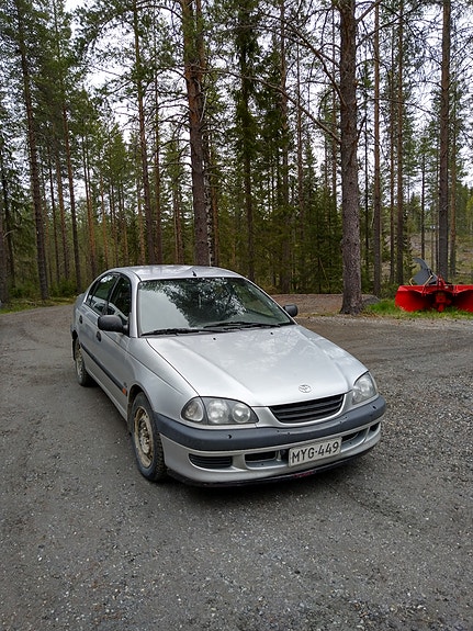 Toyota Avensis -00 osina