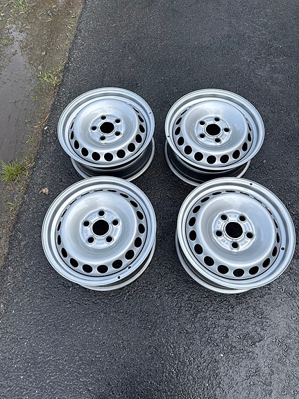 VW Crafter uudet teräs vanteet. Pultit ja pölykapselit mukaan