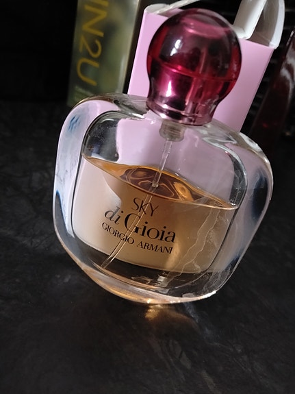 Giorgio armani hajuvesi