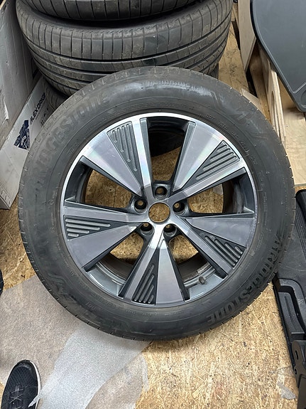 Audi Q8 etronin alta 19” org vanteet ja kesärenkaat Bridgestone